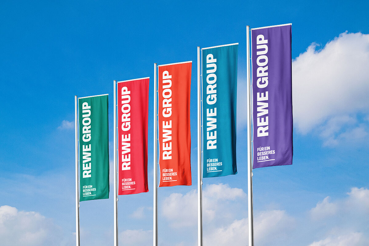 REWE-GROUP_Flaggen-Logo-bunt