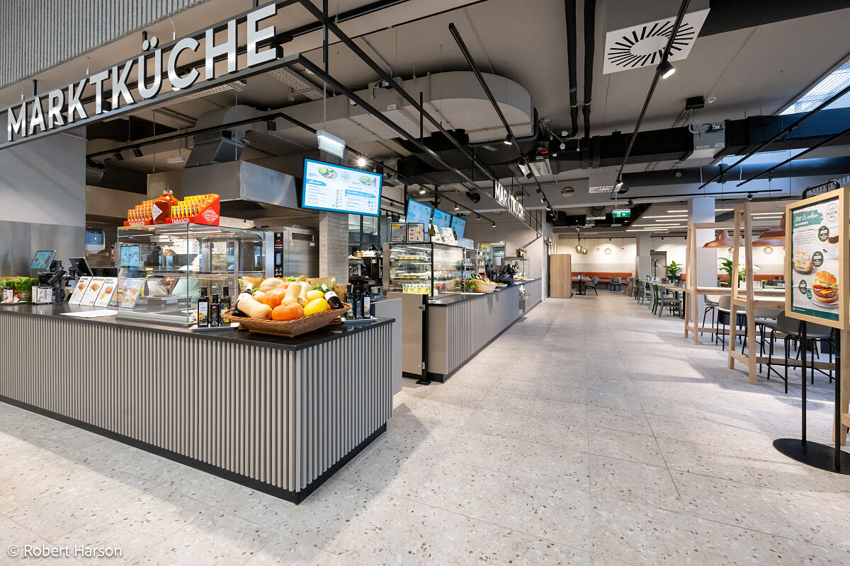 Die modernisierte und rund 300 m² große BILLA PLUS Marktküche sorgt mit Frühstück, Mittagsmenü und Kaffeepause für Genuss.