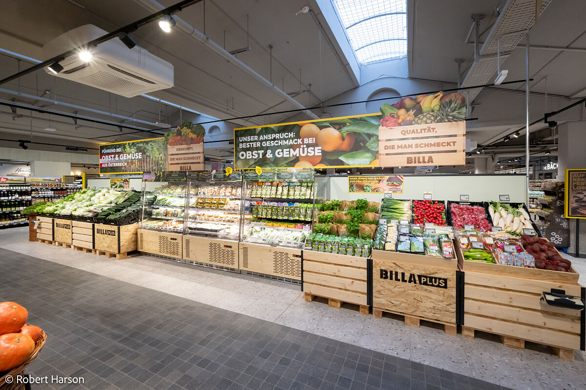 Die Obst- und Gemüseabteilung im modernisierten BILLA PLUS in der Wiener Straße 38 in Stockerau.