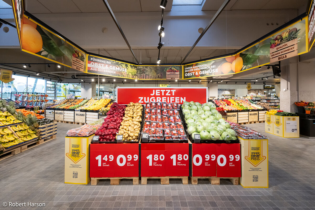 Die Obst- und Gemüseabteilung im modernisierten BILLA PLUS in der Wiener Straße 38 in Stockerau.