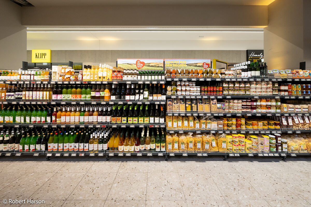 Rund 770 regionale Artikel von 155 Produzent:innen finden Kund:innen im BILLA PLUS in Stockerau.