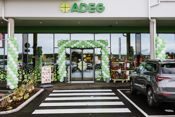 ADEG Kaufmann Manfred Seba eröffnet Österreichs größten Hybridmarkt mit mehr als 700 m² Verkaufsfläche.