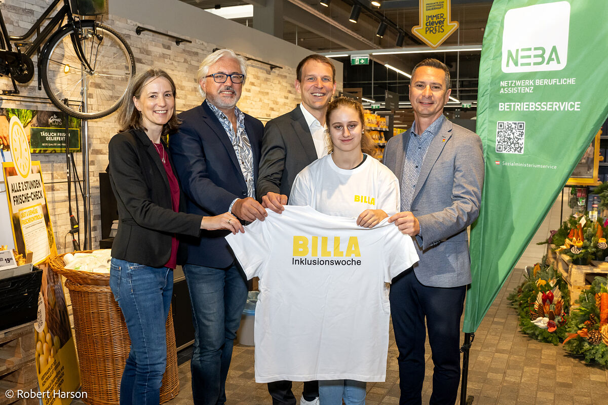 Hintere Reihe, v.l.n.r.: Eva Briese (NEBA Betriebsservice Burgenland), Wolfgang Daniel (Vizebürgermeister Parndorf), Eric Scharnitz (BILLA Vertriebsdirektor für Wien, Niederösterreich Nord & Ost sowie das nördliche Burgenland) und Robert Hergovich (Regierungskoordinator und Landtagsabgeordneter zum Burgenländischen Landtag).
