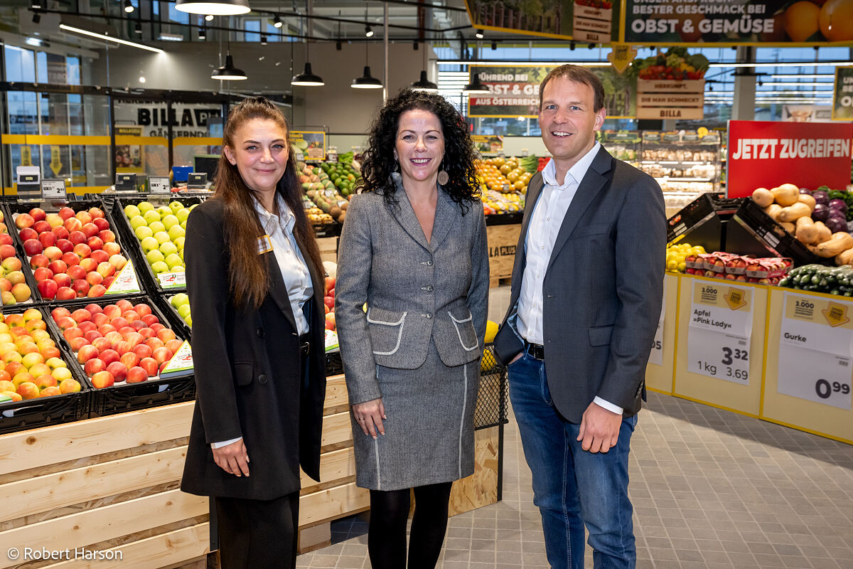 V.l.n.r.: Marktmanagerin Sladjana Lobinger, Vertriebsmanagerin Andrea Pavelka-Brandstetter und BILLA Vertriebsdirektor Eric Scharnitz.