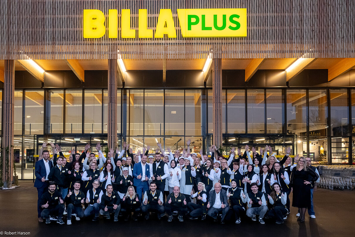 BILLA Plus Auf Der Breitenfurter Stra e Feiert REWE International AG