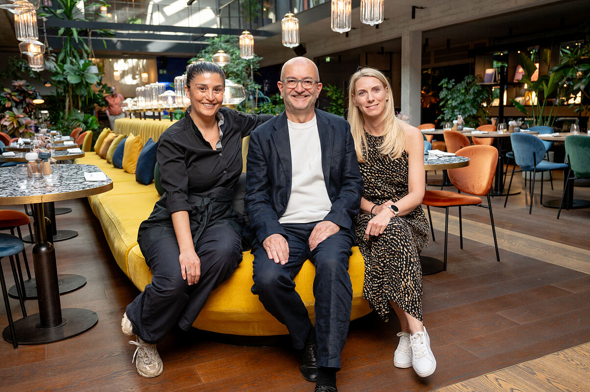 01_Ja! Natürlich_Parvin Razavi, Andreas Steidl, Klaudia Atzmüller